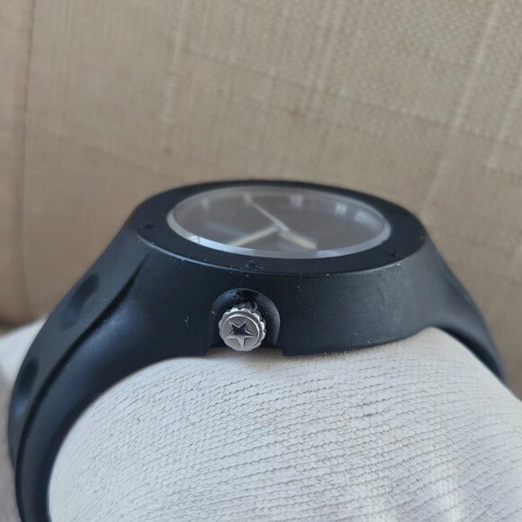 Converse Unisex Wristwatch Black Rubber Strap Sport Analog Wrist Watch - Picture 5 of 12